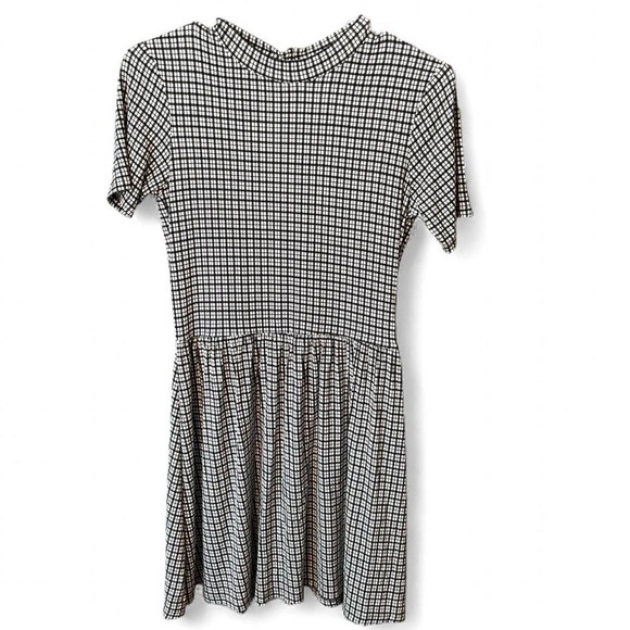 Forever 21 Black & White Plaid /Backless Dress – Size M - Picture 1 of 8